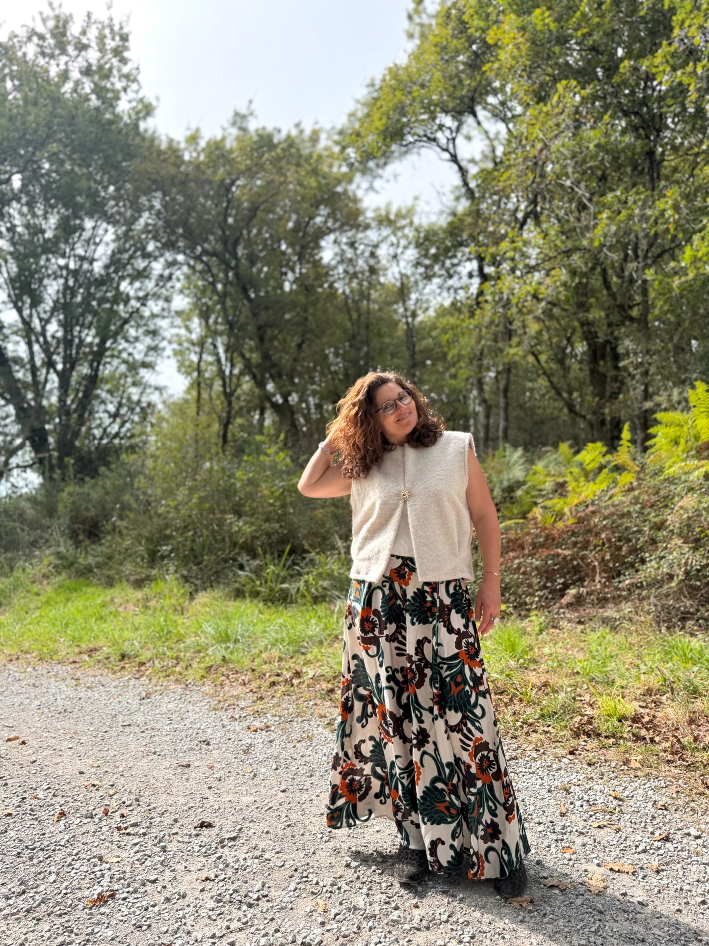 Jupe maxi avec imprimé artistique aux teintes chaudes, parfaite pour l’automne - Abana Boutique 64990
