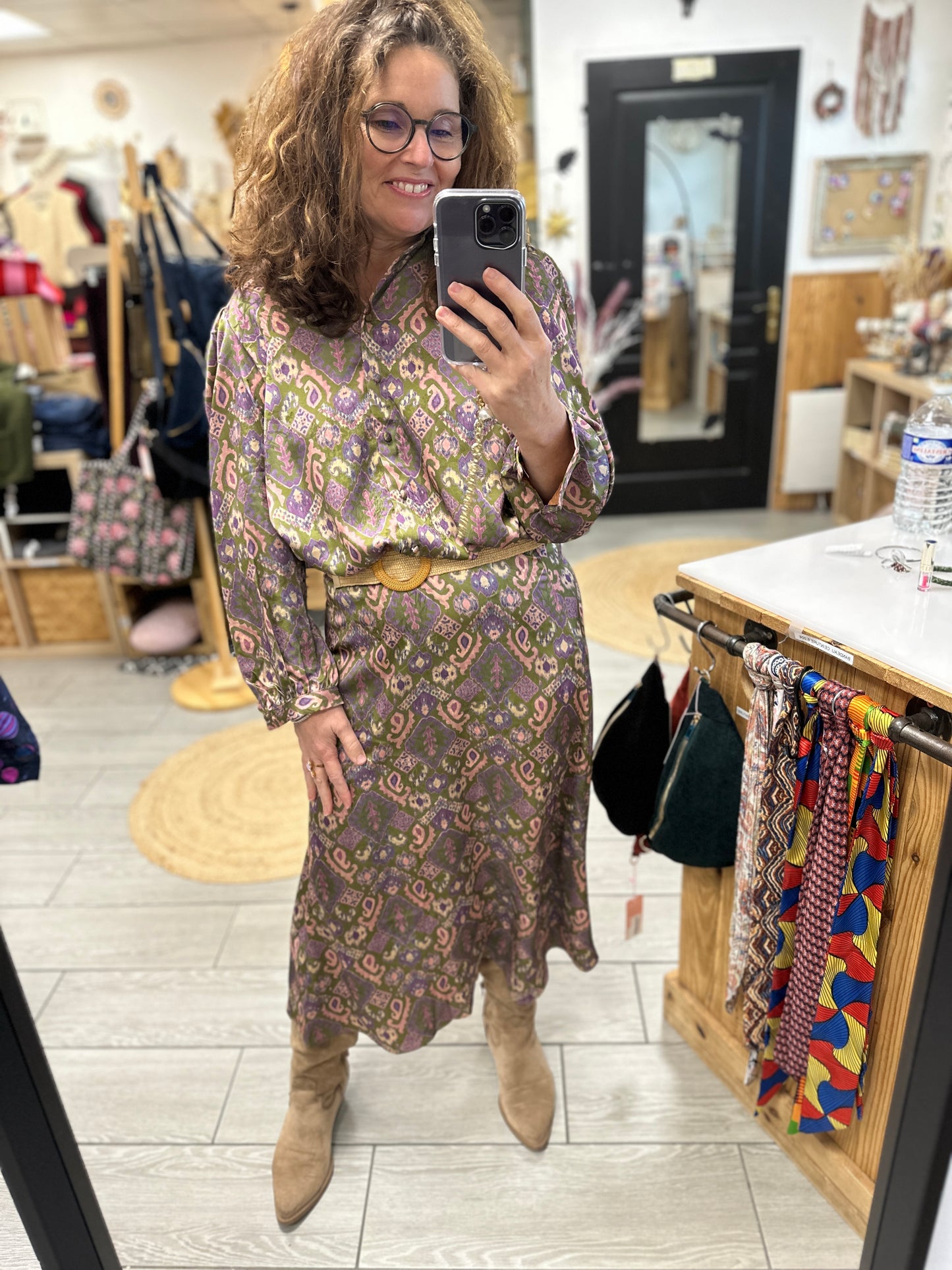 Jupe satinée mi-longue aux tons camel violet vert clair - Abana Boutique 64480