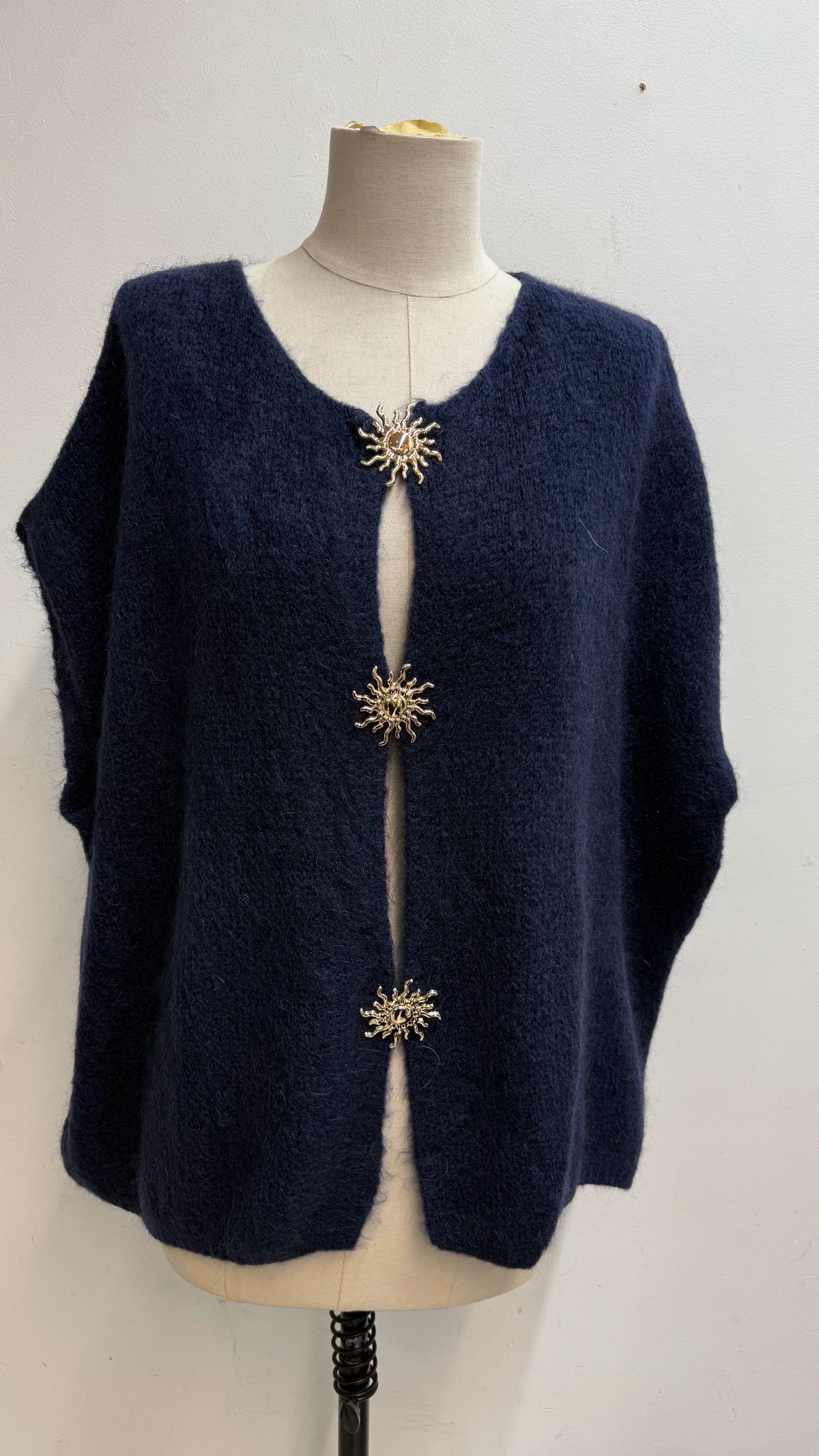☀️Gilet sans manches Margaux – Broche soleil, 12 coloris