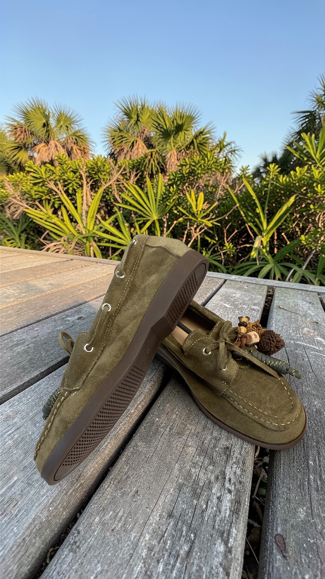 semelle noir mocassin en daim kaki ponpoms tendance findlay paris majolica creil