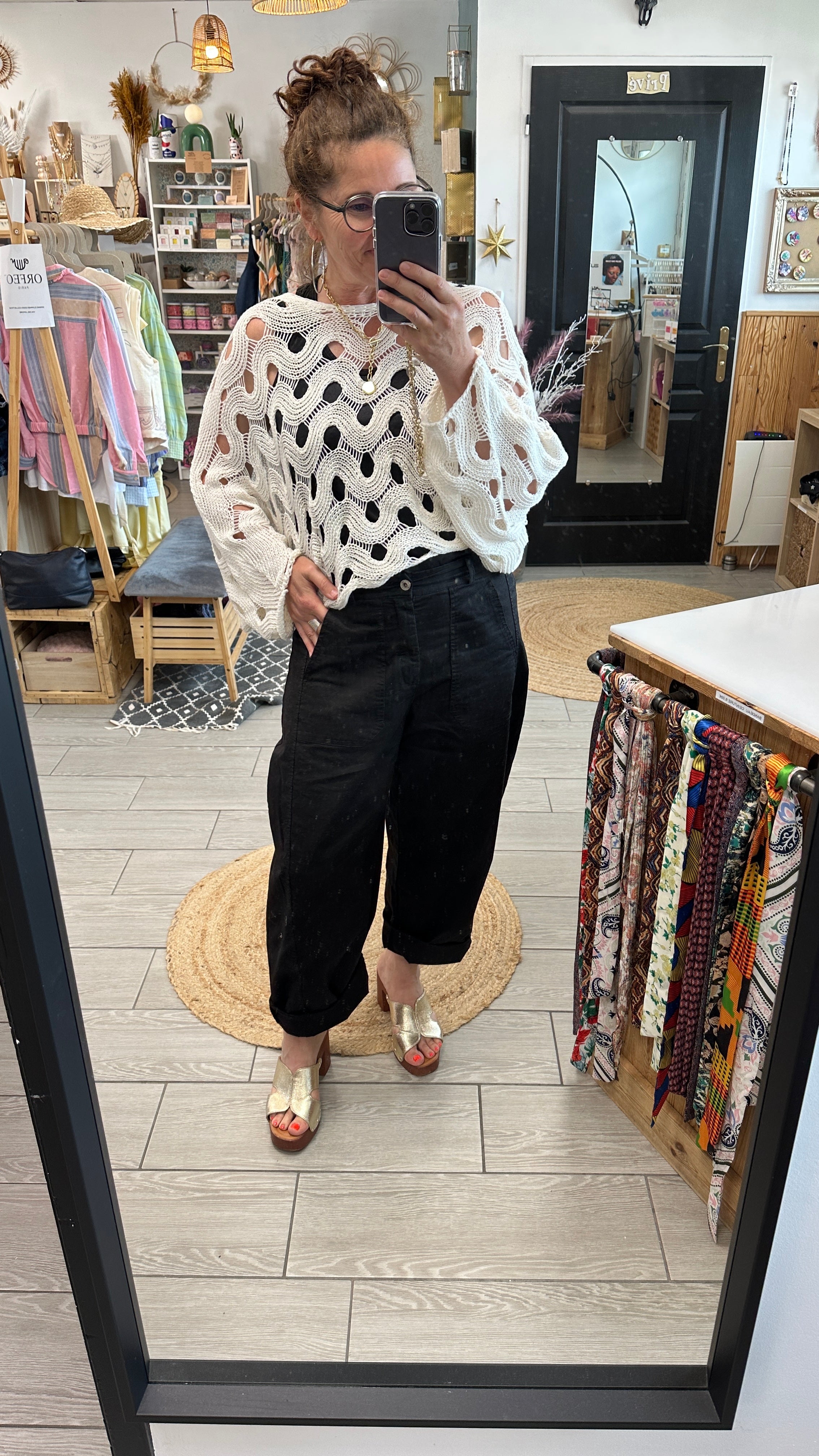Pantalon noir coupe large retroussé en bas look casual chic – Abana Boutique Ustaritz