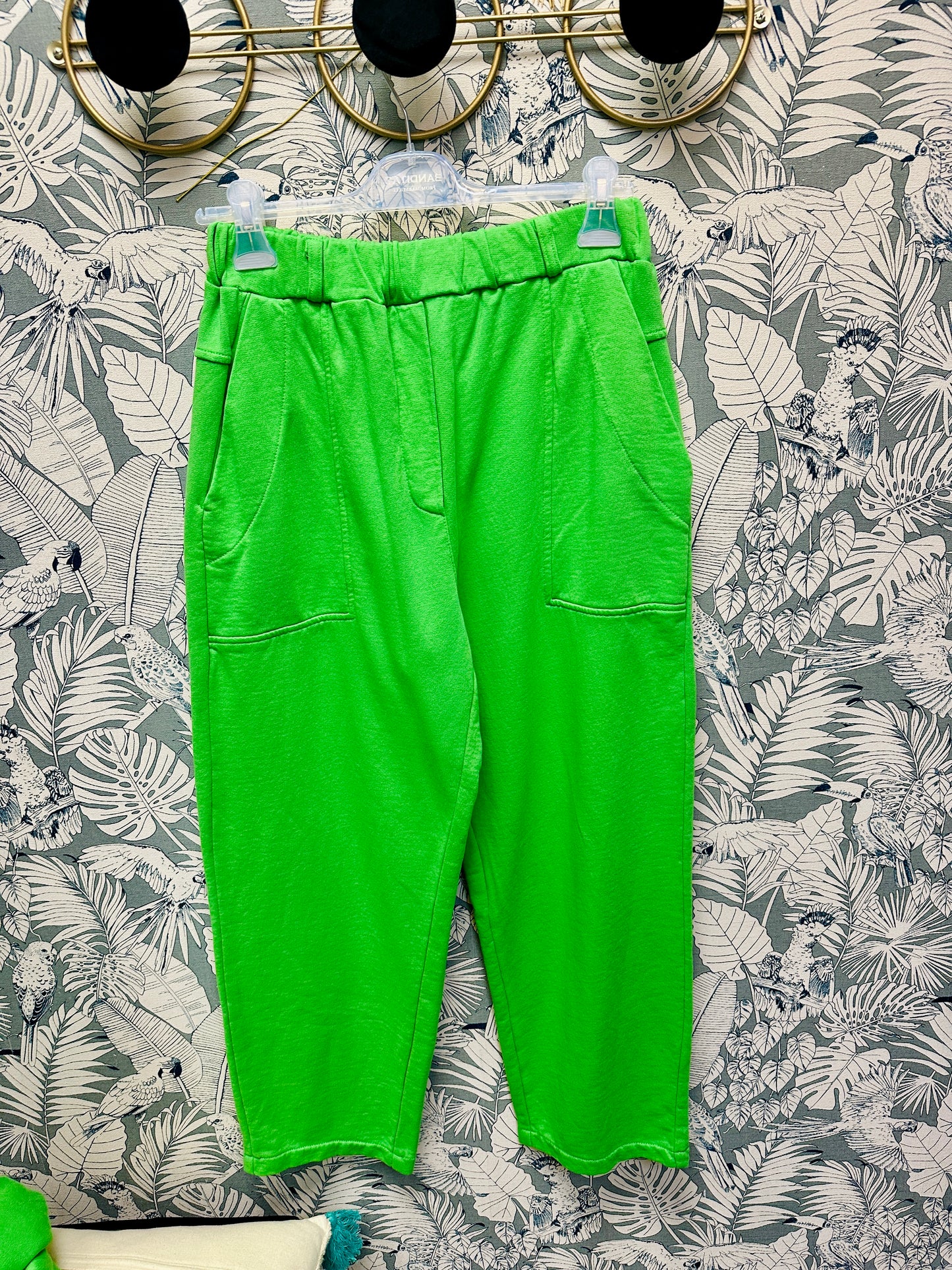 Pantalon Golia vert en coton de la marque Banditas, coupe ample et décontractée à retrouver chez Abana Boutique à Ustaritz