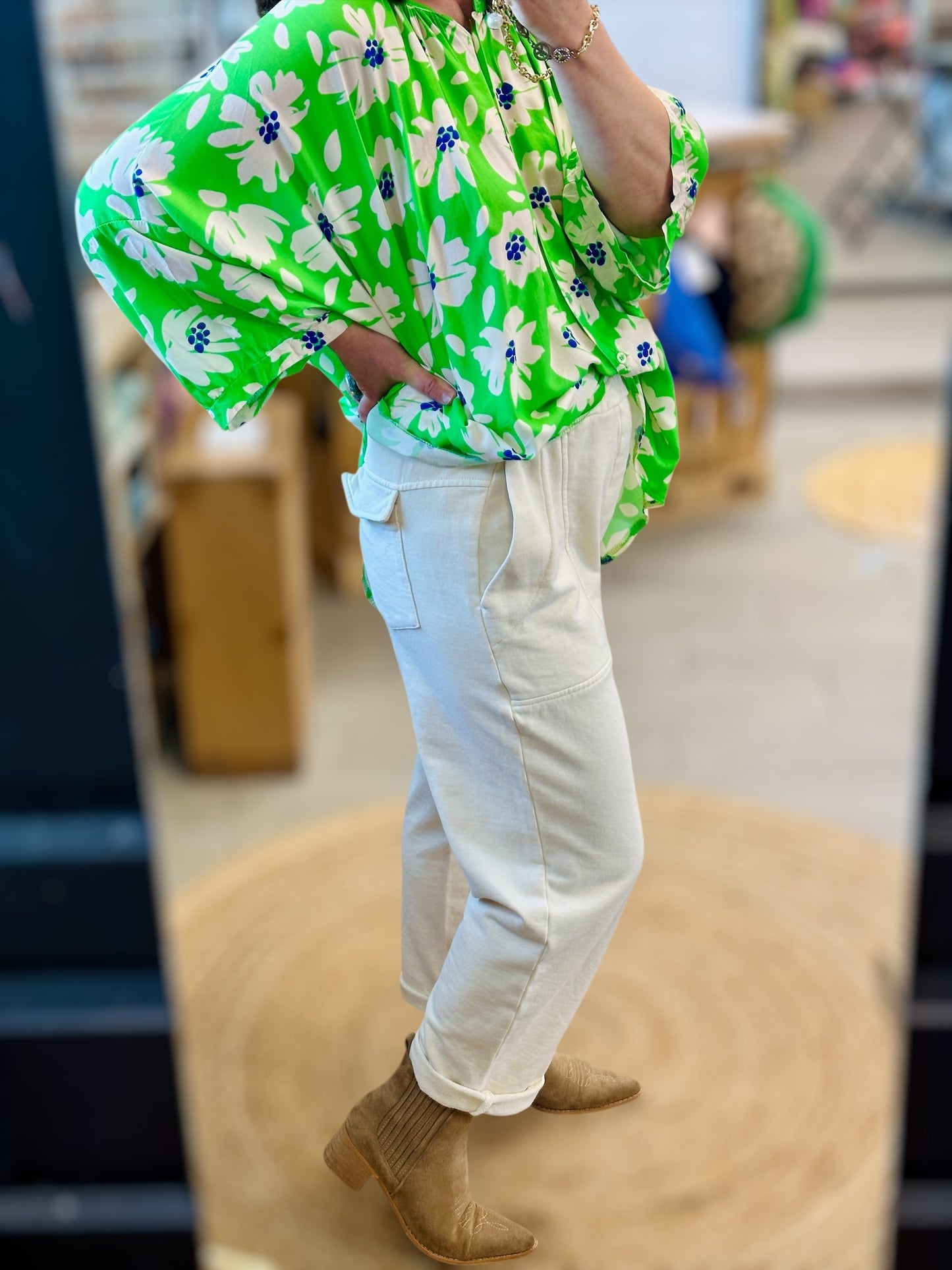 Pantalon Banditas modèle Golia écru à la coupe loose, parfait pour un look décontracté chic au Pays Basque Abana boutique