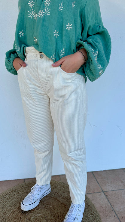 Pantalon  en velours écru doux, coupe momfit, taille élastiquée, fabriqué en Italie. Abana 64480