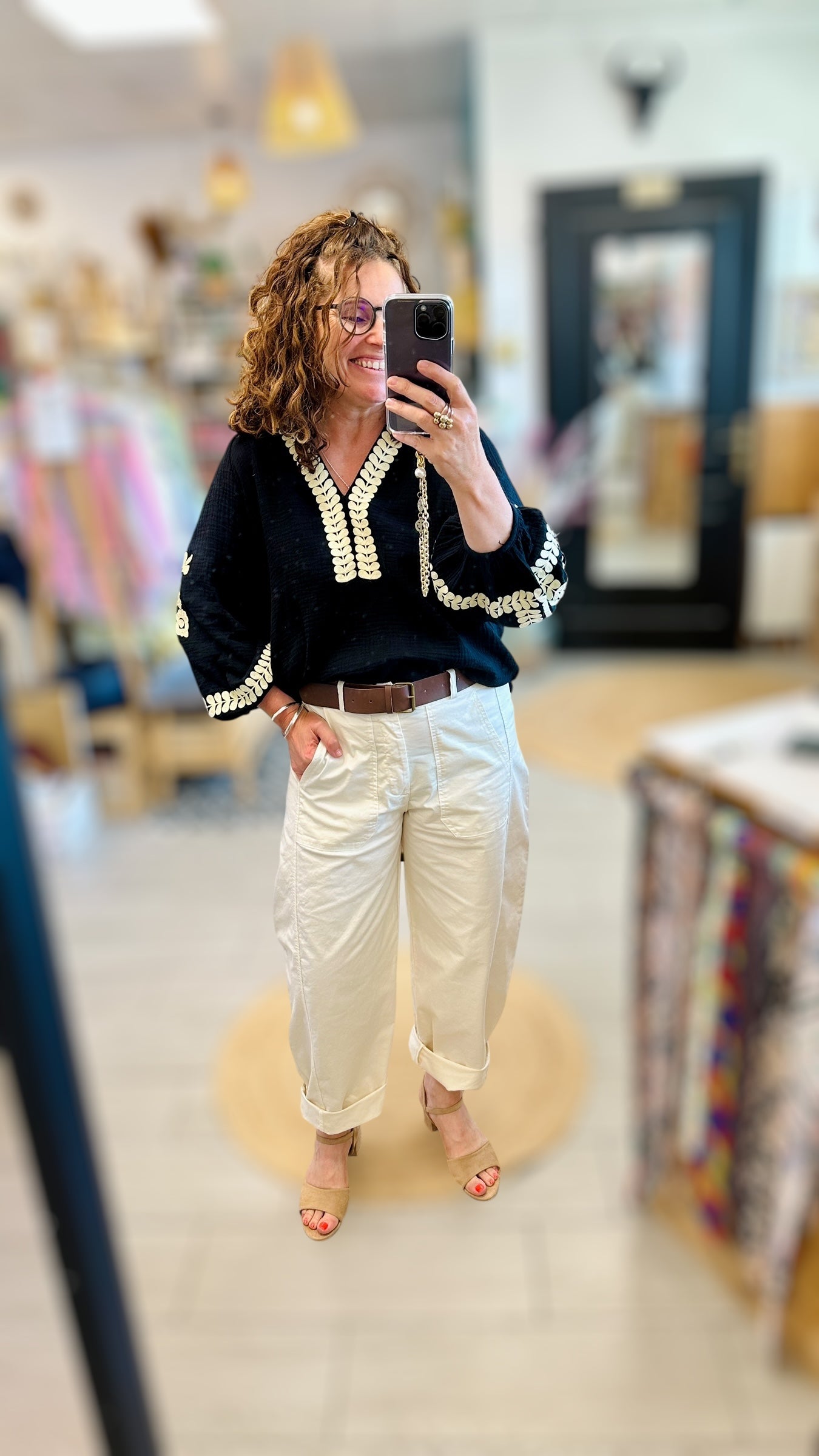Pantalon barrel crème coton pour femme, coupe ample taille M/L, idéal soirée d'été – Abana Boutique à Ustaritz au Pays Basque