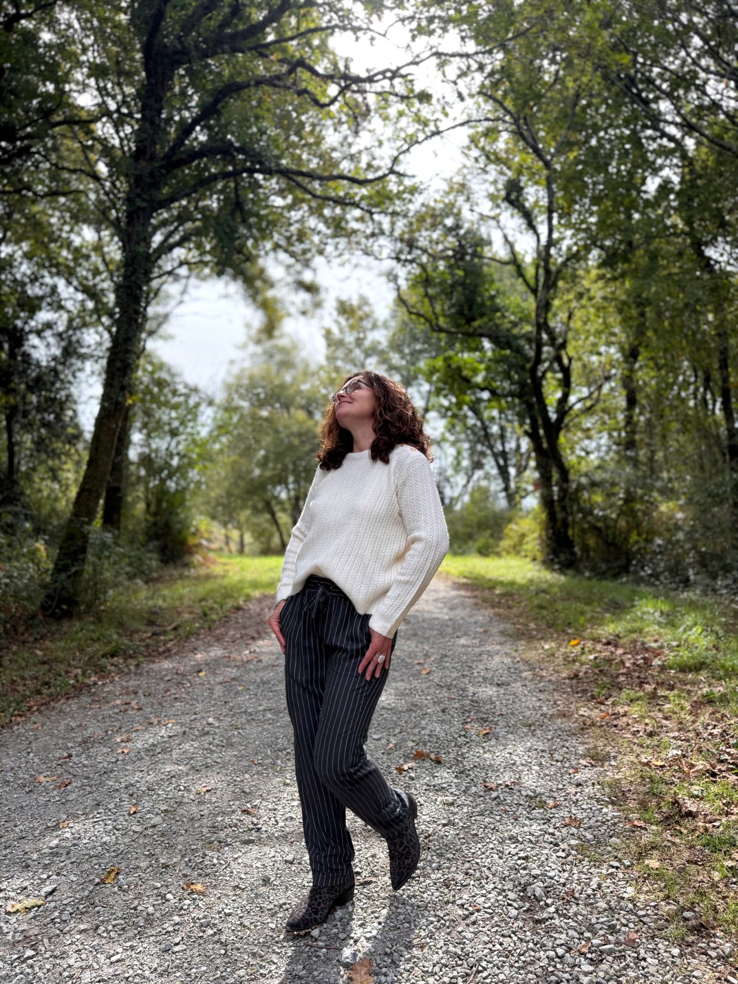 Détail du pantalon Lutz Banditas, coupe fluide et rayures élégantes - Abana Boutique 64240