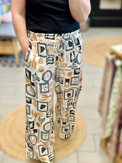 Pantalon imprimé beige en viscose pour femme, motifs méditerranéens, dispo chez Abana Boutique à Ustaritz