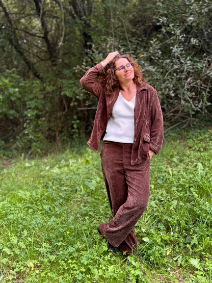 Pantalon Phleps Banditas en velours chocolat dans la nature - Abana Boutique 64480