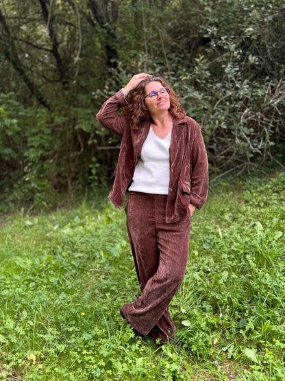 Détail du tissu lisse et brillant du pantalon Banditas - Abana Boutique 64310