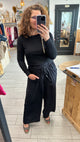 Pantalon noir fluide taille haute avec ceinture en corde – Abana Boutique Ustaritz