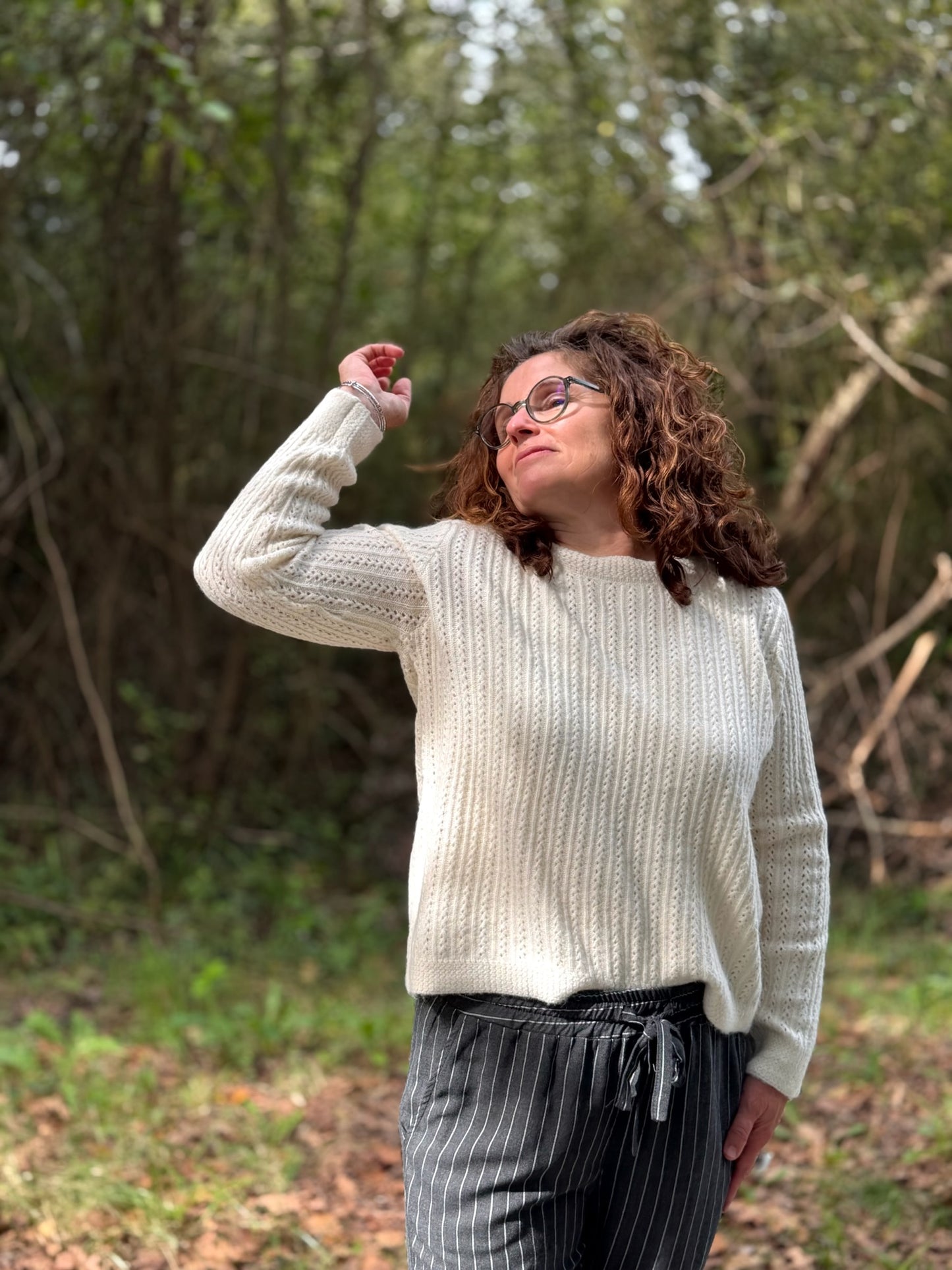 Pull élégant col rond avec boutons dorés sur l’épaule gauche - Abana 64240