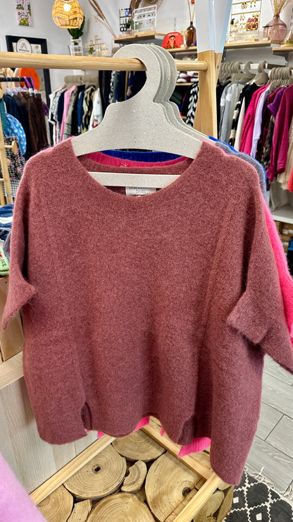 Pull vieux rose à la coupe loose, parfait pour un look cosy et chic - Abana Boutique 64100