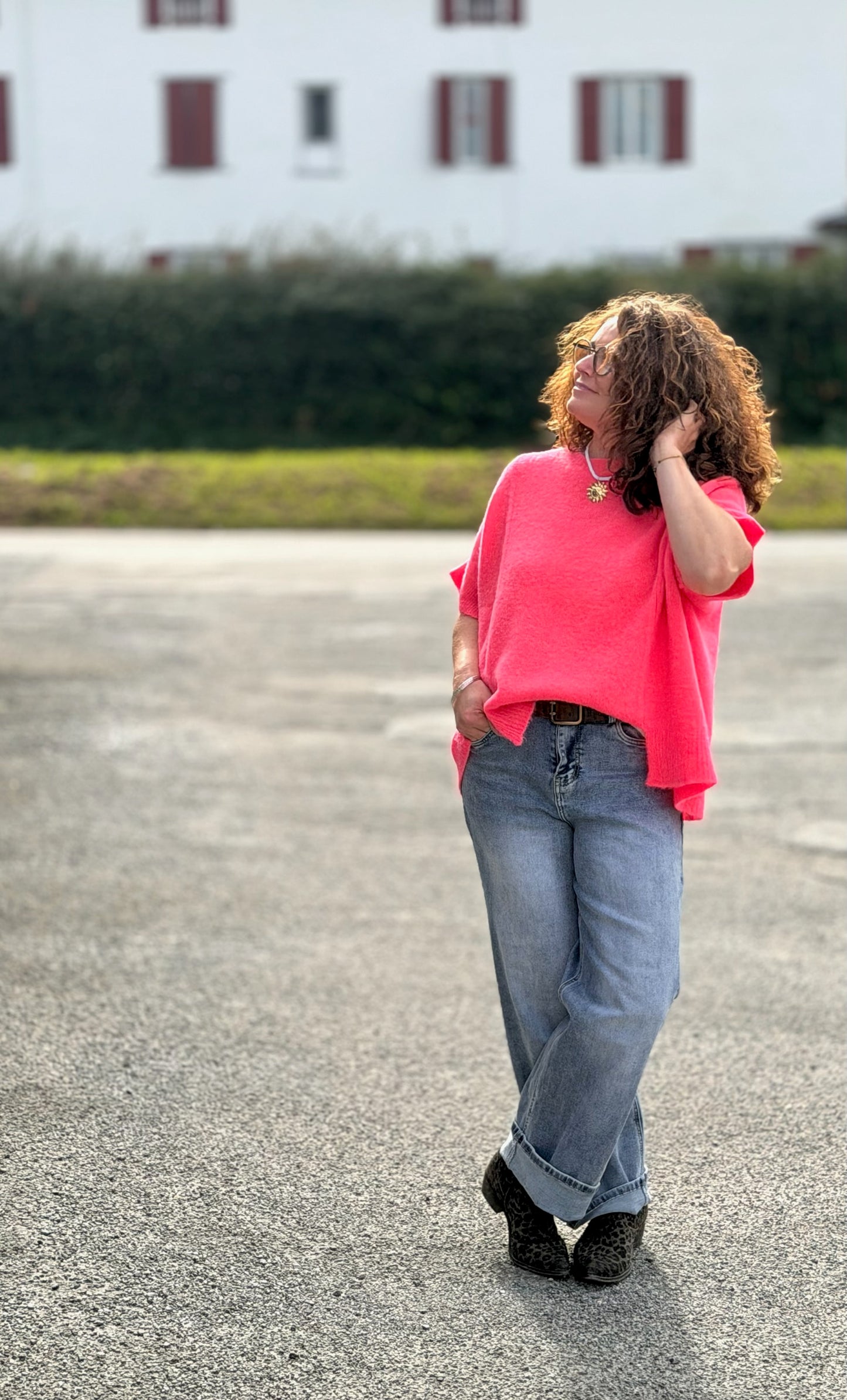 Top maille large rose corail parfait pour le printemps ou les soirées fraîches - Abana Boutique 64250