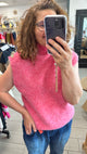 Top sans manches rose fuchsia en maille avec boutons dorés épaules – Abana Boutique Ustaritz