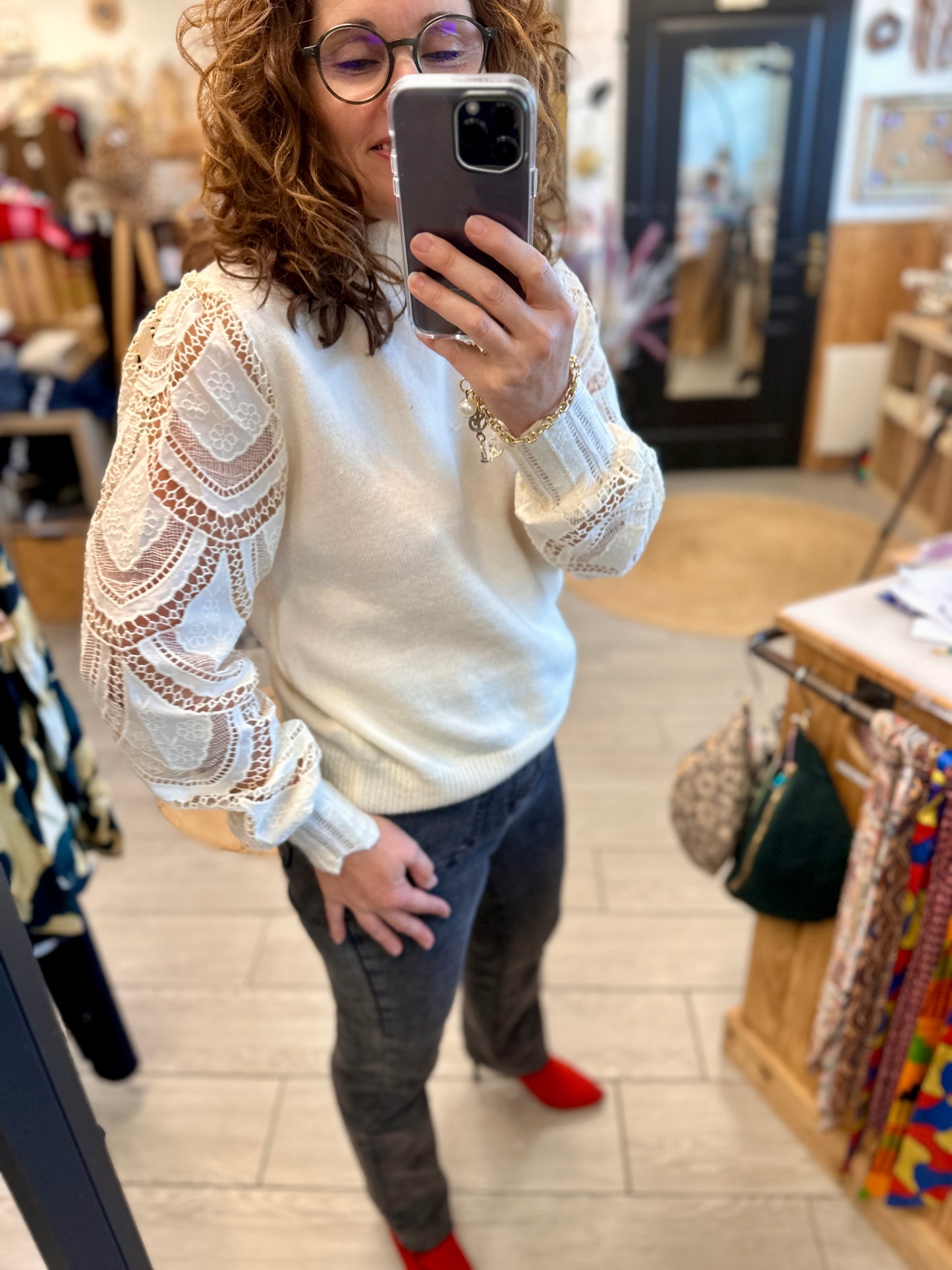 pull élégant en maille fine avec manches en dentelle - abana 64250