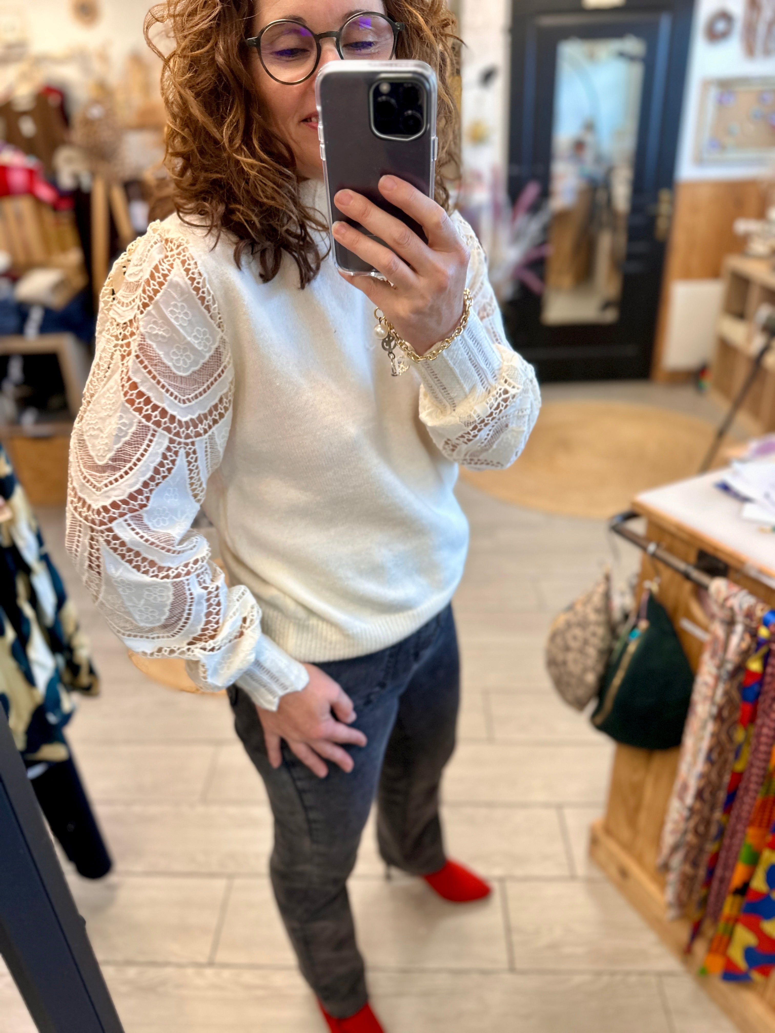 pull élégant en maille fine avec manches en dentelle - abana 64250