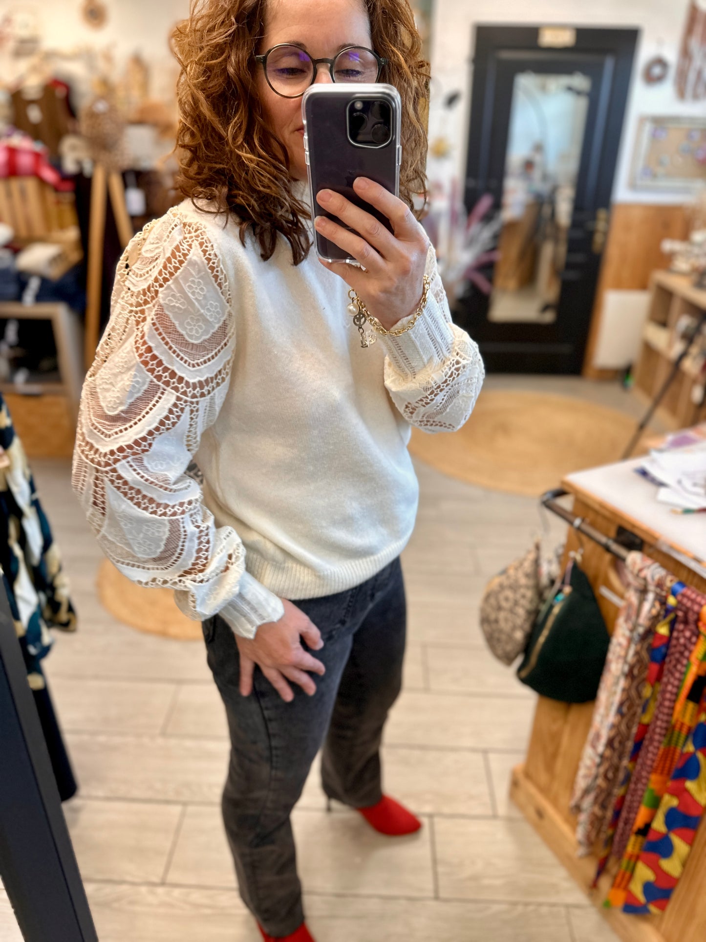 haut femme chic coloris crème avec empiècements dentelle - abana 64310