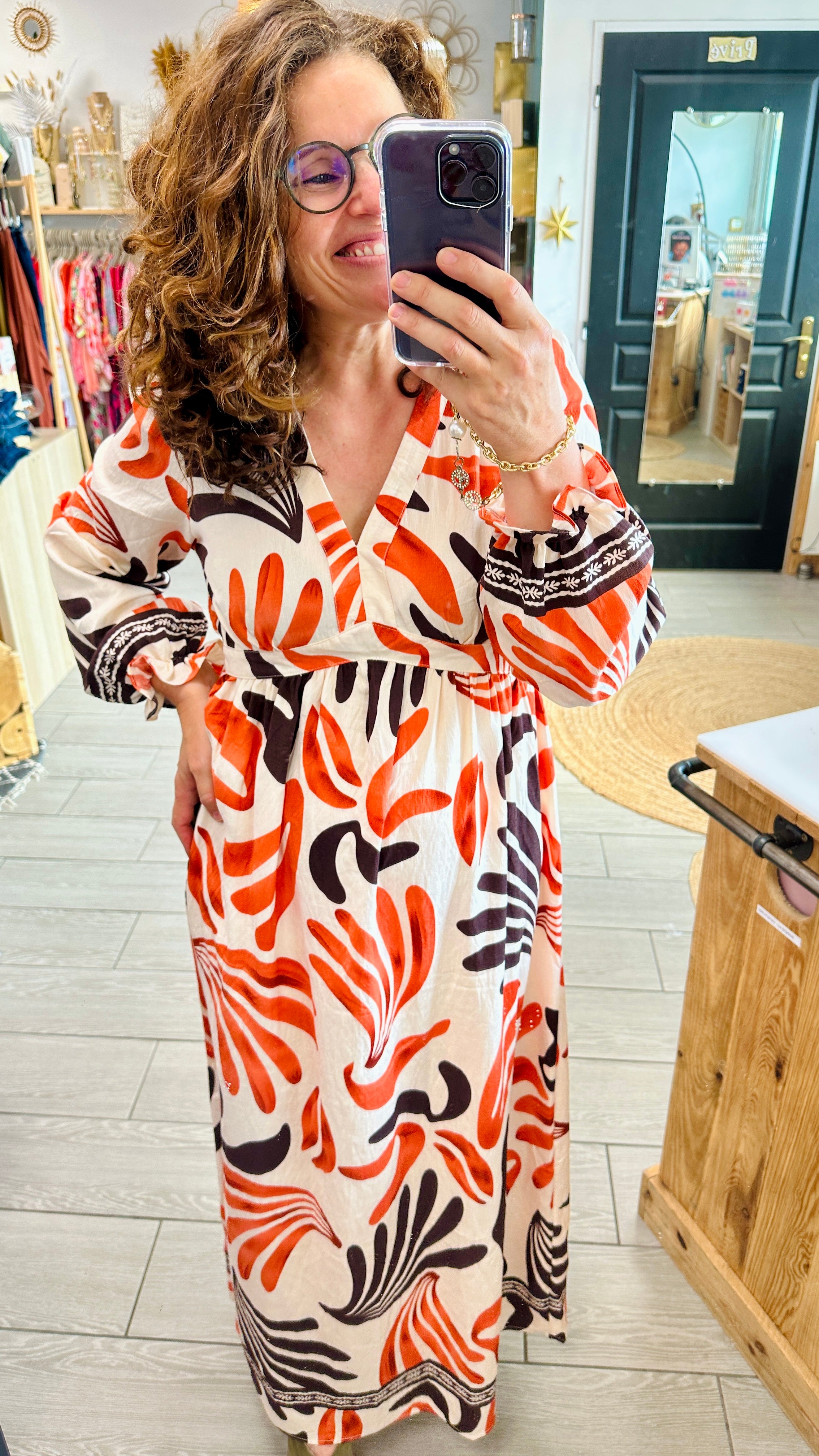 Robe longue fluide imprimé rouge et noir manches longues – Abana Boutique Ustaritz