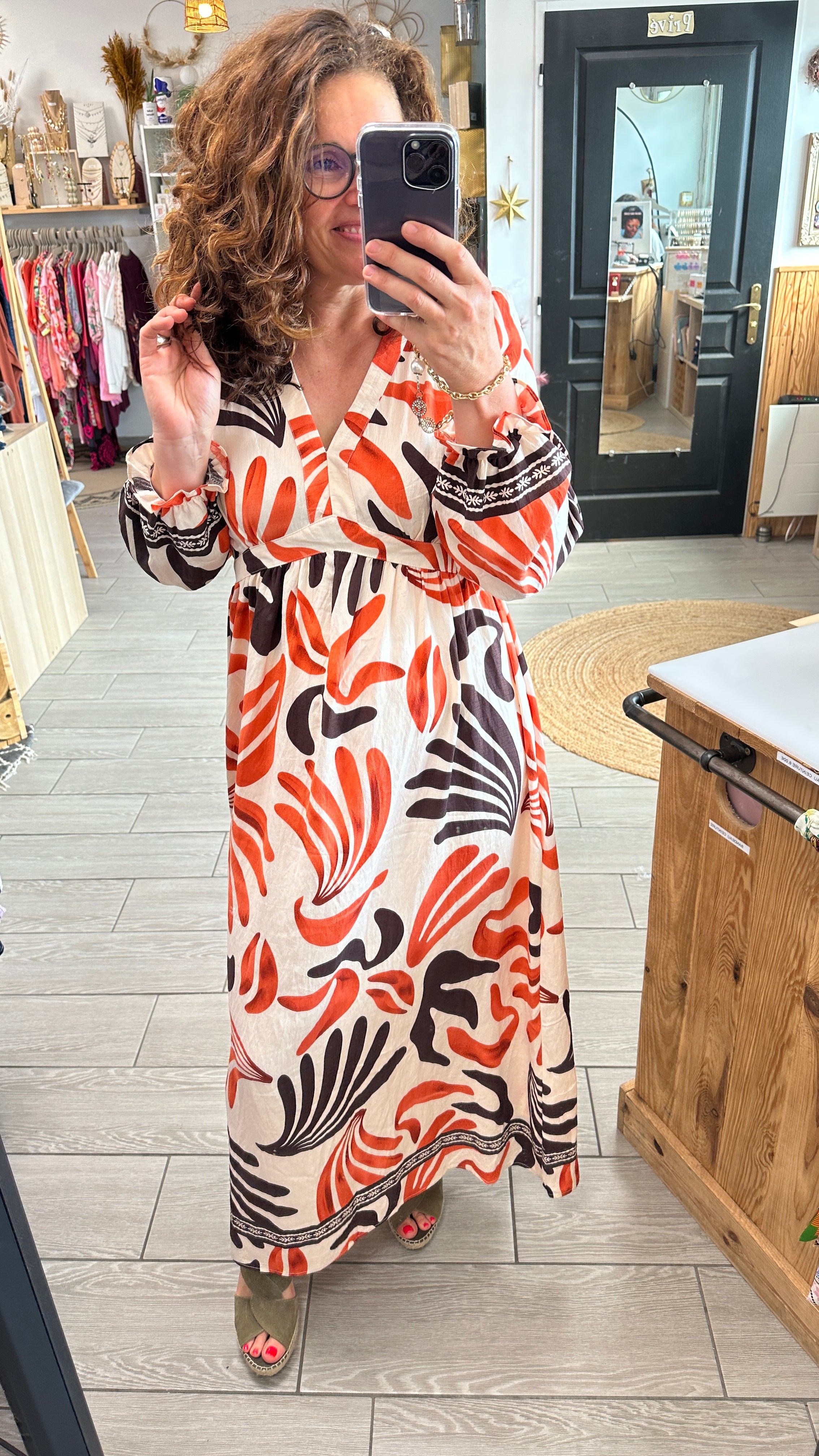 Robe longue ceinturée taille haute imprimé graphique tendance – Boutique Abana 64480