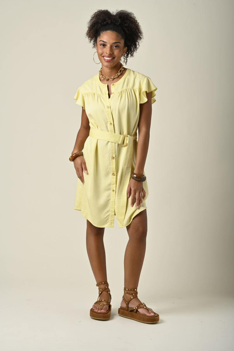Robe jaune pastel Claudia signée Orféo Paris, coupe fluide et estivale, vendue dans la boutique Abana au Pays Basque.