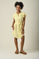 Robe jaune pastel Claudia signée Orféo Paris, coupe fluide et estivale, vendue dans la boutique Abana au Pays Basque.