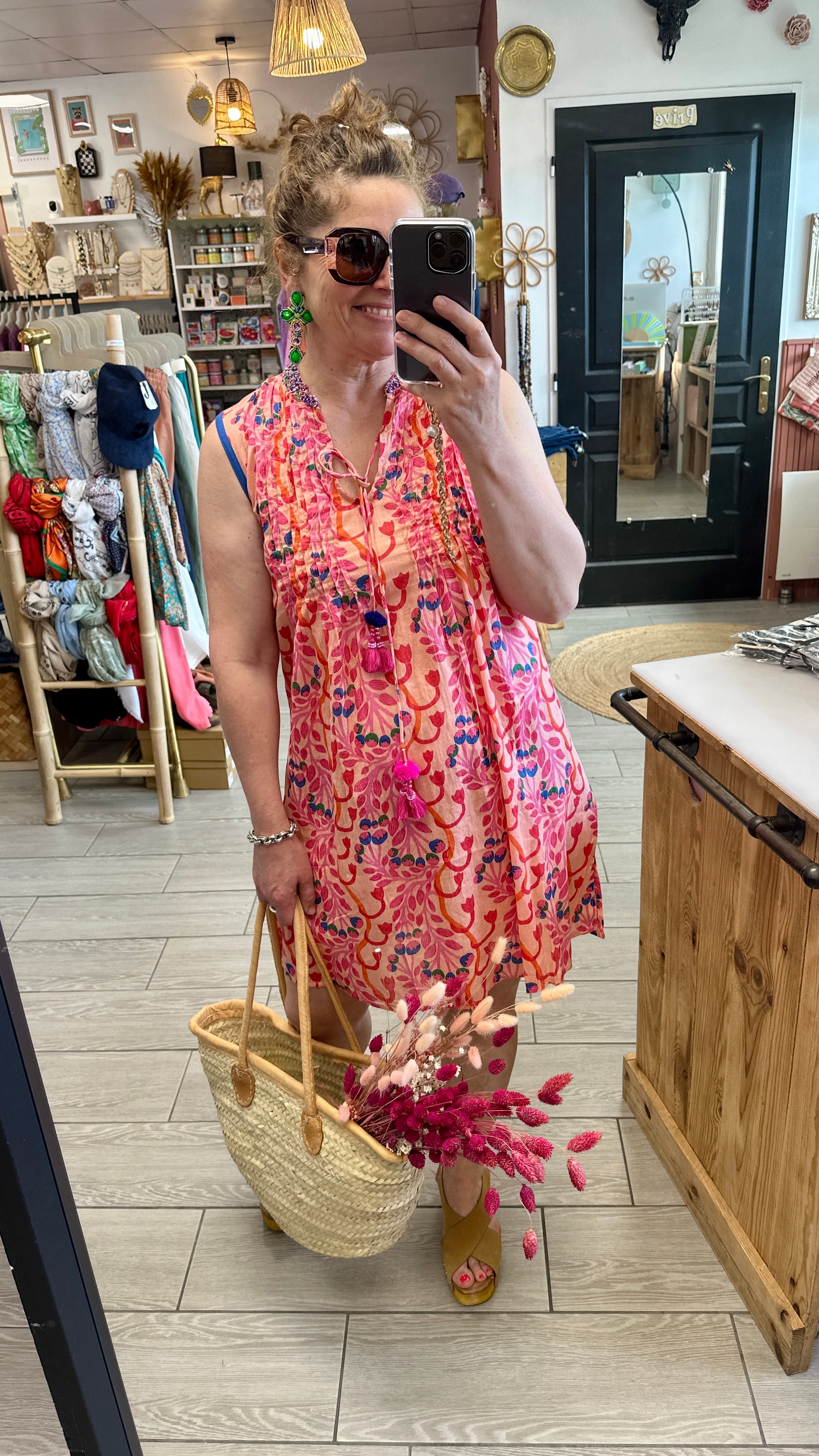 look avec la robe fluide debardeur col v avec lien a nouer et col en perle coloré isla bonita banditas from marseille nantes nancy