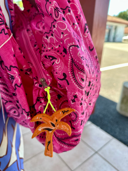 detail du grand sac de plage imprimé avec fermeture eclair et porte cle ile isla bonita bassin arcachon