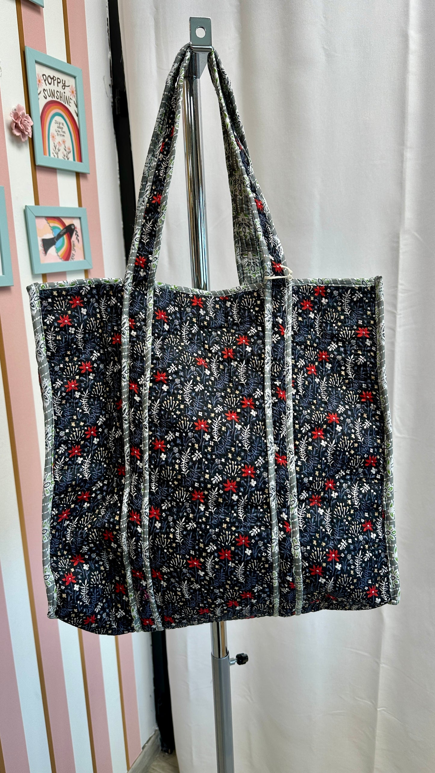 sac cabas grand format matelasse noir rouge a motif langon