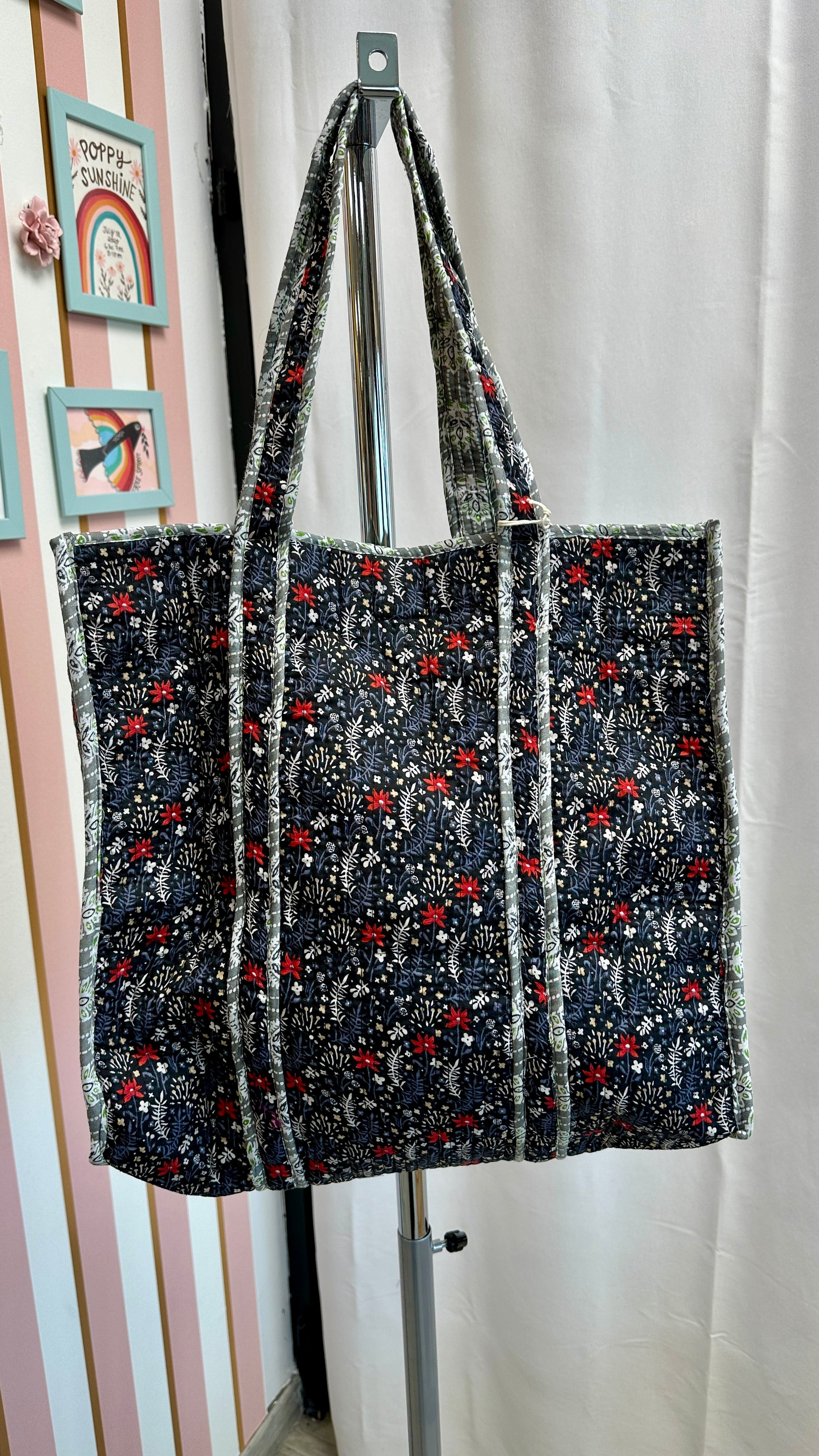 sac cabas grand format matelasse noir rouge a motif langon