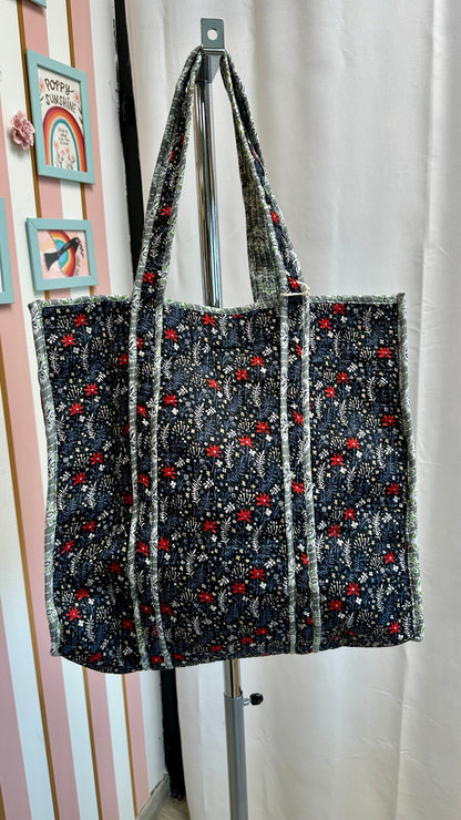 sac cabas grand format matelasse noir rouge a motif langon