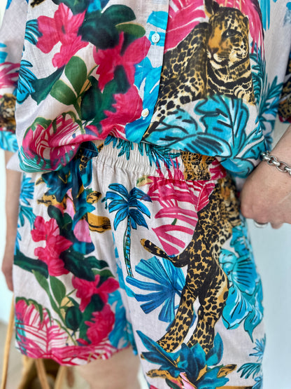 zoom sur le short a imprime avec taille elastique du s au xl leopard fleuri isla bonita banditas from marseille saint malo