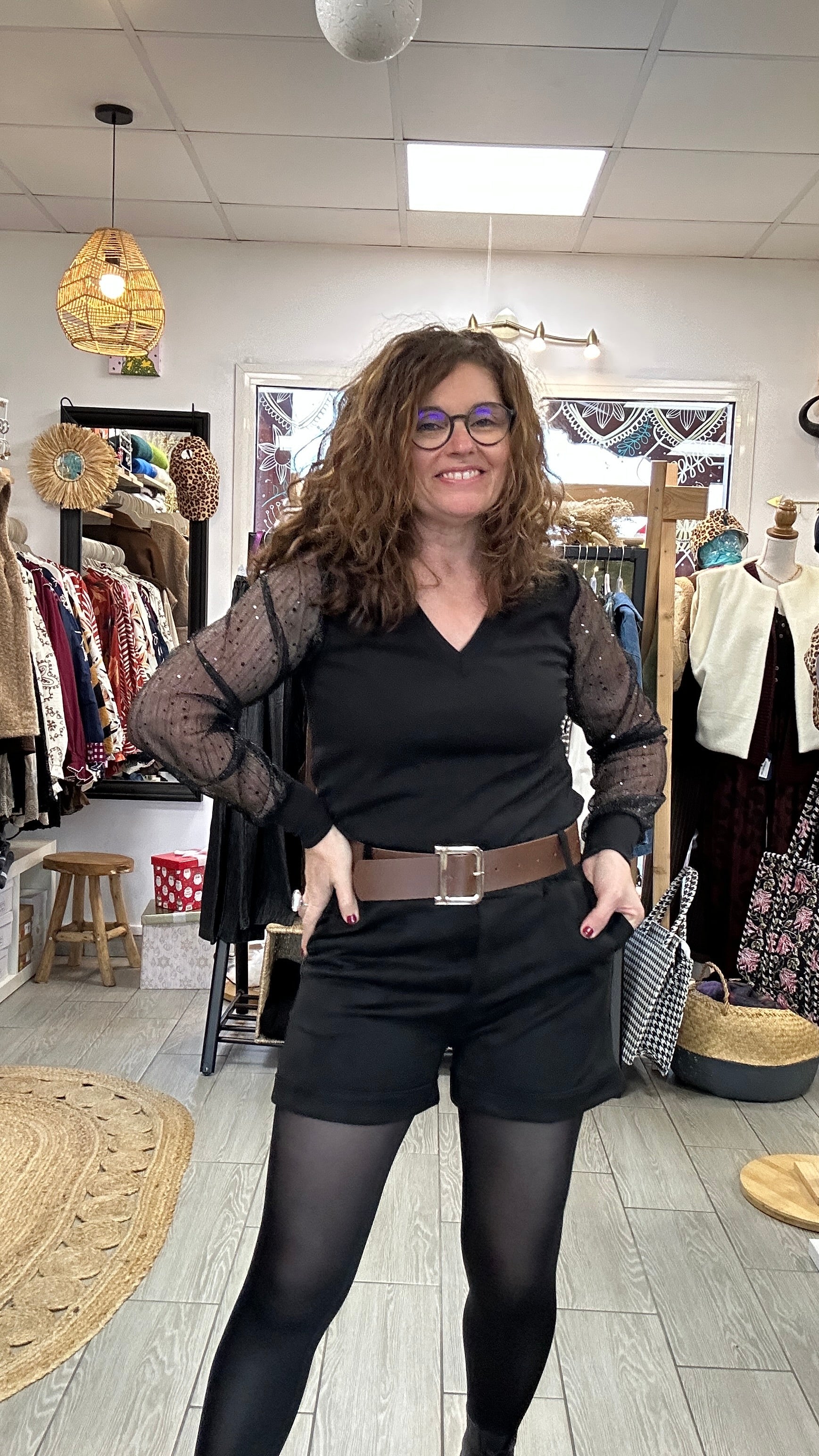 Short noir Camila avec ceinture nœud et ourlet - Abana 64480