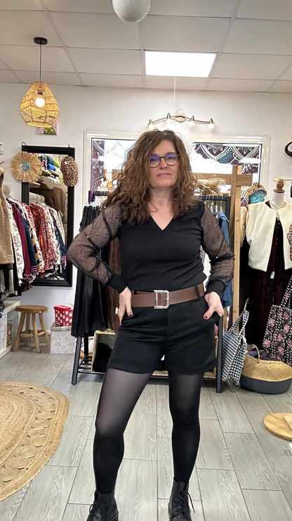 Zoom sur la texture chaude et douce du short noir - Abana 64310