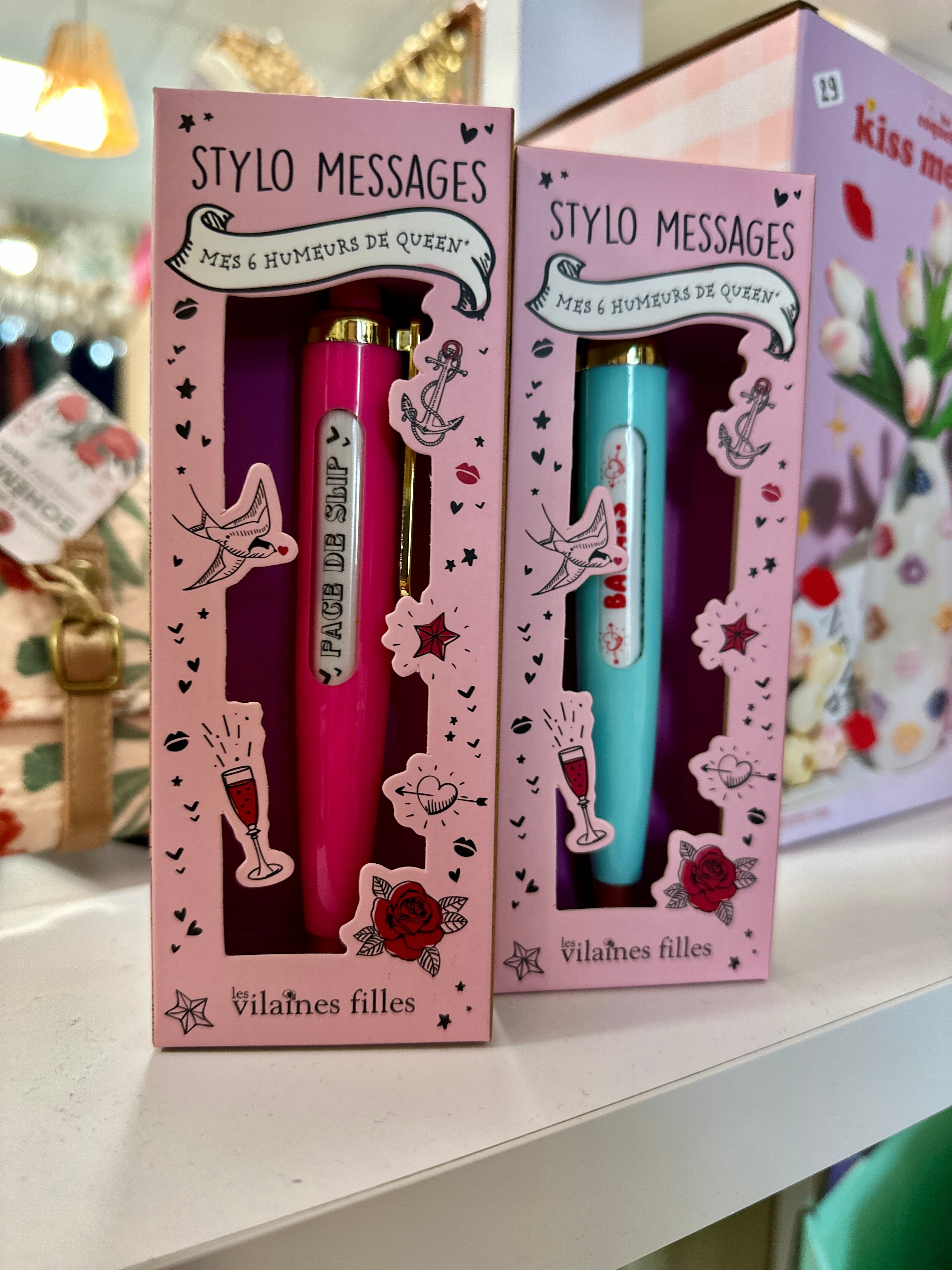 Stylo à messages Les Vilaines Filles, coloris rose ou vert - Abana 64480