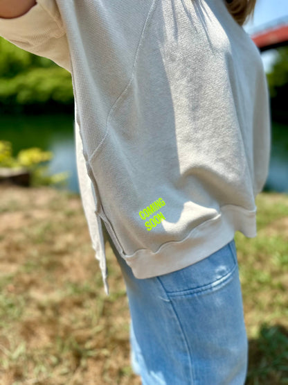 zoom sur le détail sur le sweat mirach ecru coming soon etail coloré fun originale mode femme banditas from marseille paris lyon tours
