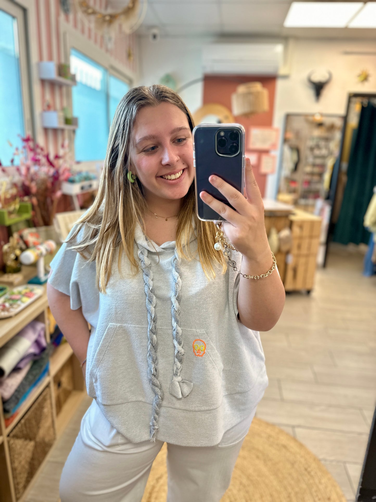 sweat gris capuche banditas larochelle
