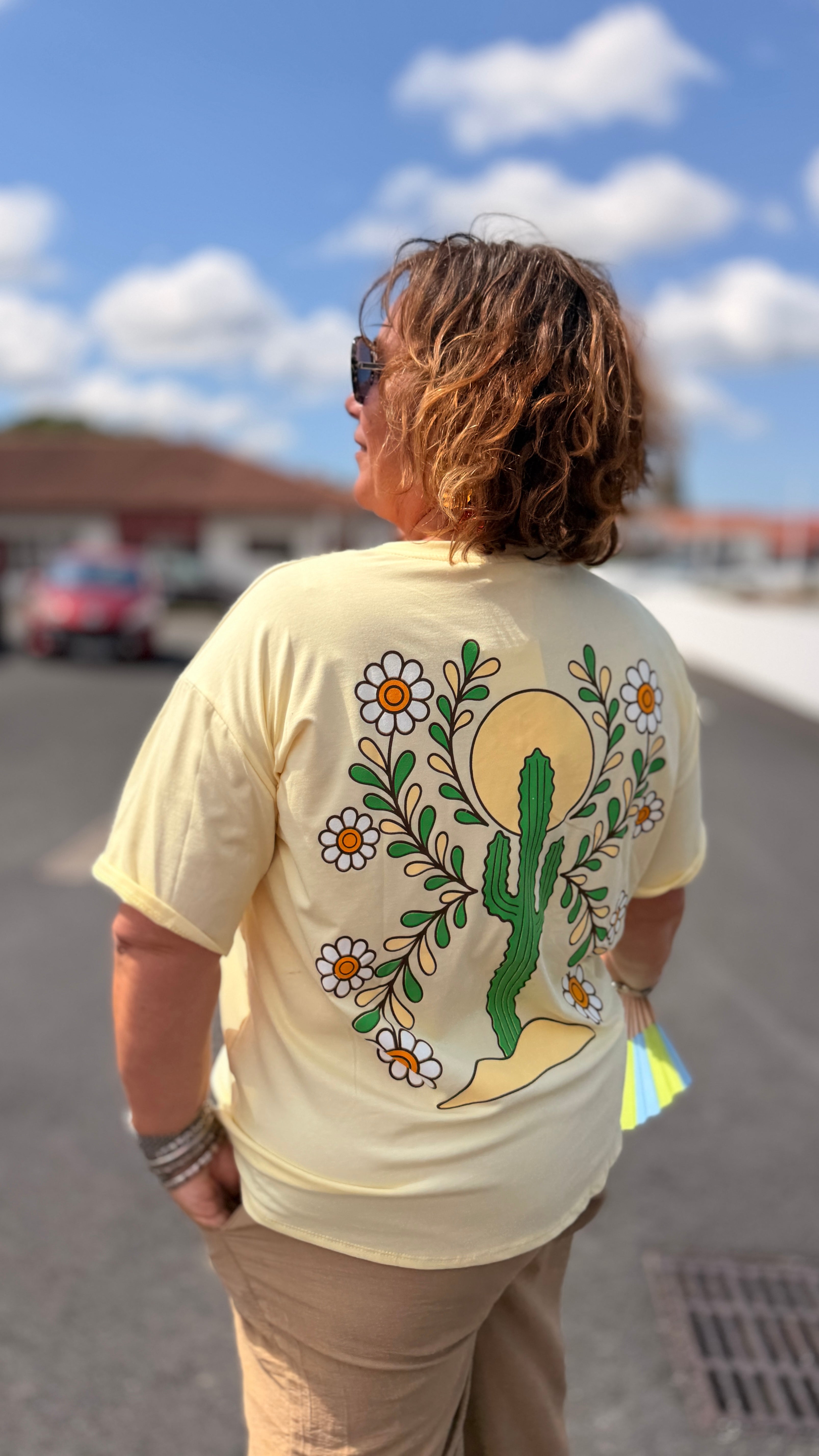 imprimé au dos du teeshirt oversize imprimé cactus grande taille jaune pour femme isla bonita adoré paris mimizan biscarrosse sanguinet