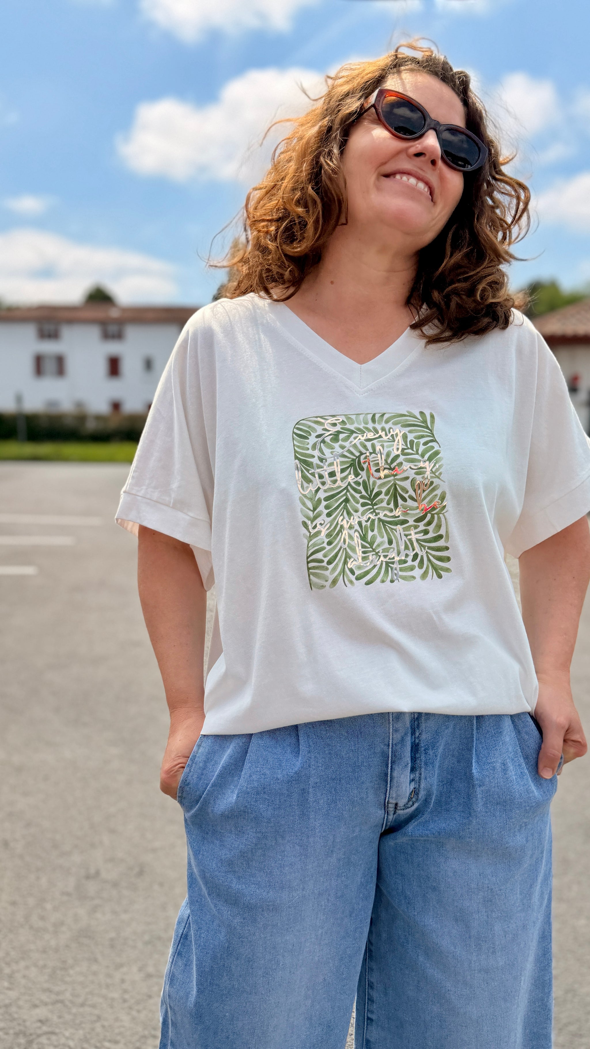 teeshirt ottawa blanc imprimé feuillage vert manches courtes col v oversize taille unqiue adoré paris paris saint denis