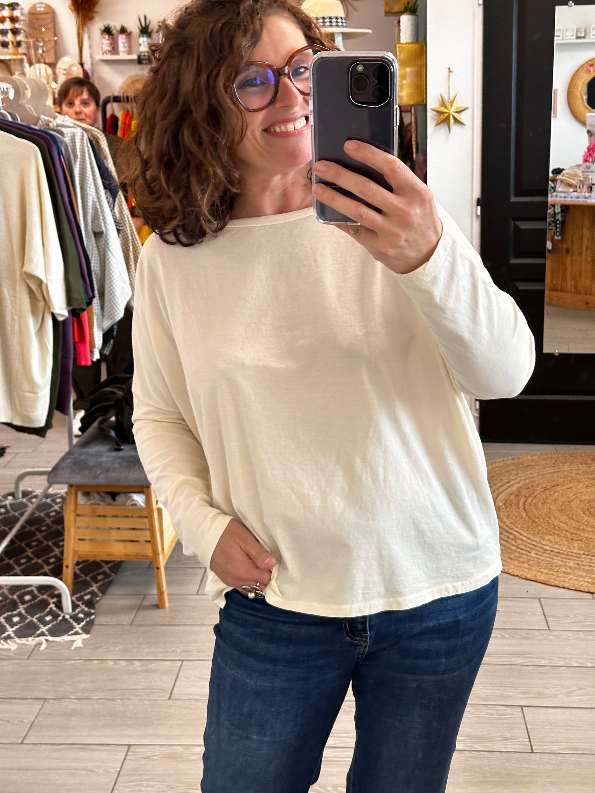 Tee-shirt Maïlys de Johanna Paris, col bateau en coton doux, disponible en plusieurs couleurs automnales