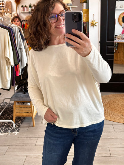 Tee-shirt Maïlys de Johanna Paris, col bateau en coton doux, disponible en plusieurs couleurs automnales
