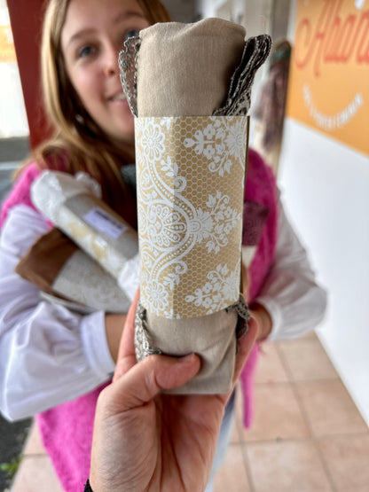 T-shirt grande taille beige  pour femme avec col en dentelle - romantique - Abana 64480