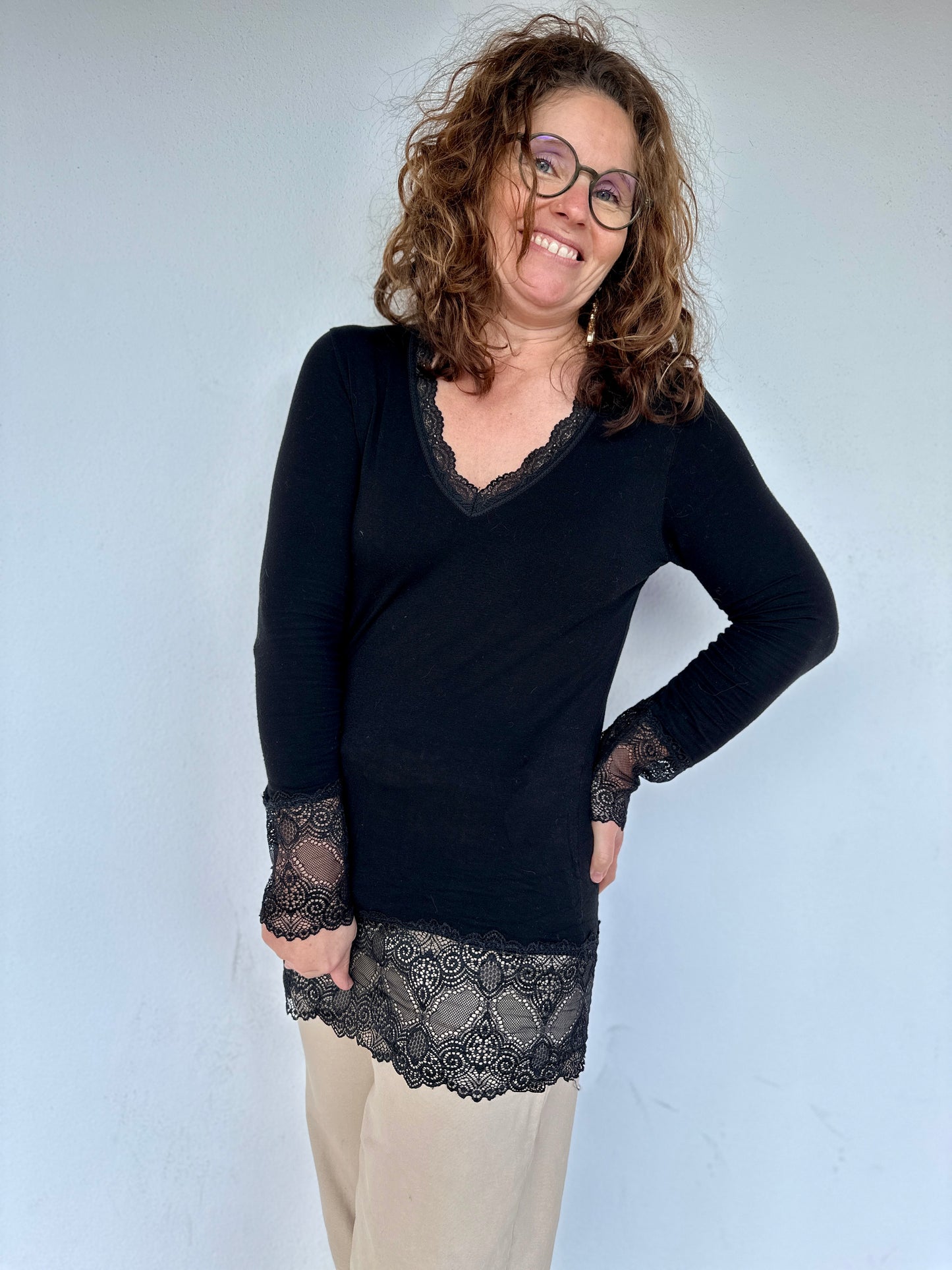 Haut élégant noir en grande taille pour femme – look chic - Abana 64250