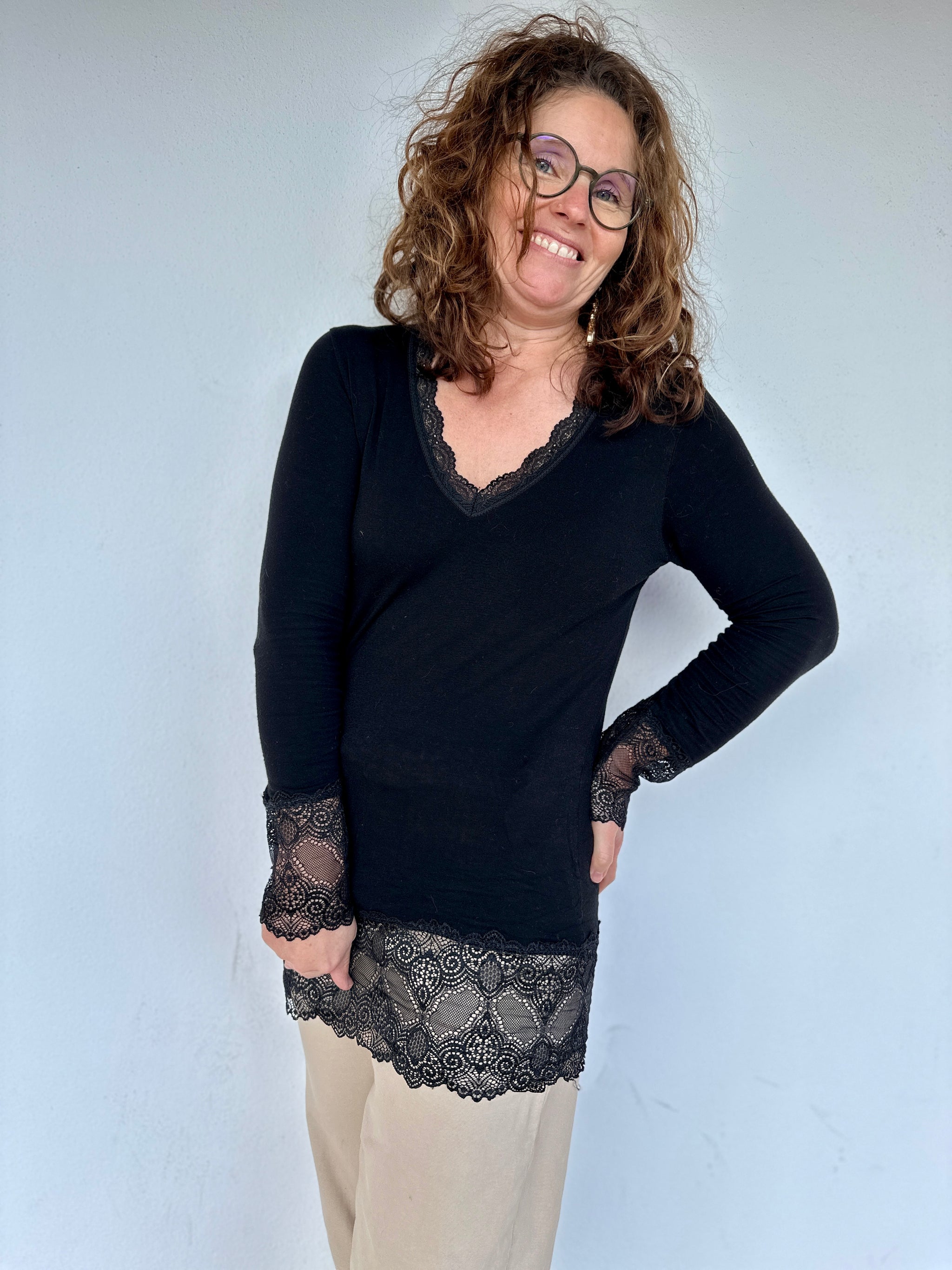 Haut élégant noir en grande taille pour femme – look chic - Abana 64250