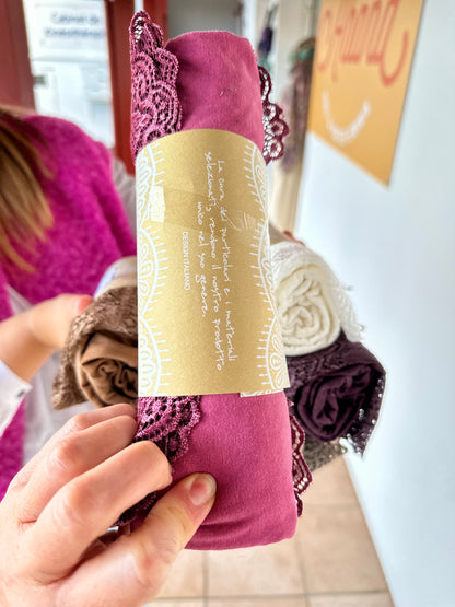 T-shirt en viscose roseavec col en V et dentelle – taille 40 à 46 - Abana 64600