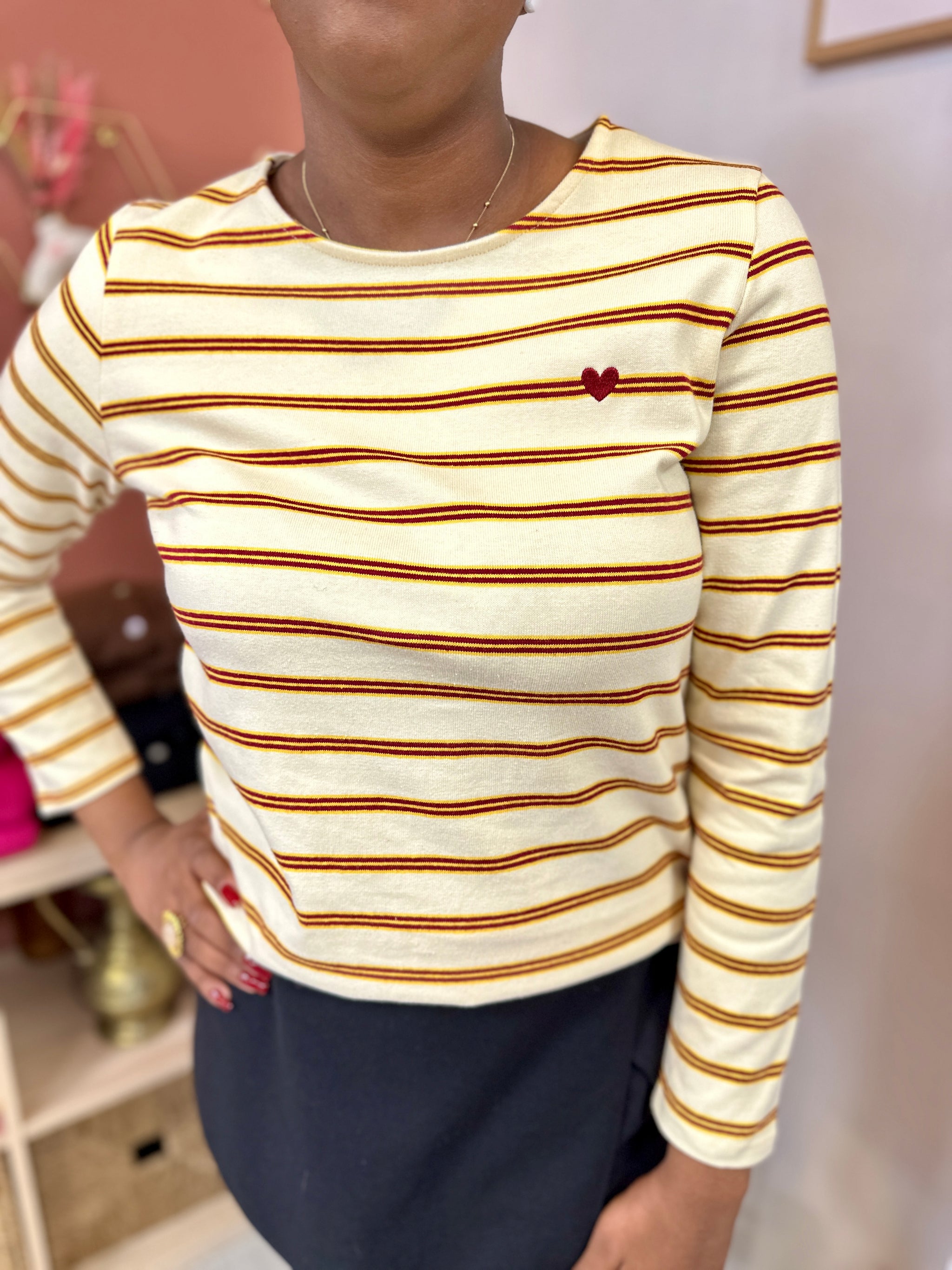 Tee-shirt rayé crème en coton stretch détail cœur sur le côté - Maelle Biscarrosse