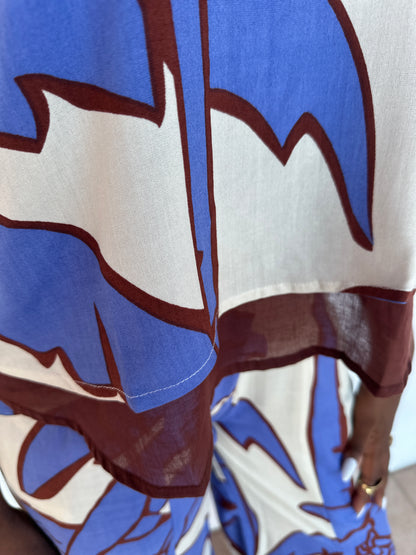 detail de l'imrpime et de la voile du look complet bleu et blanc isla bonita in paril 1986 lille