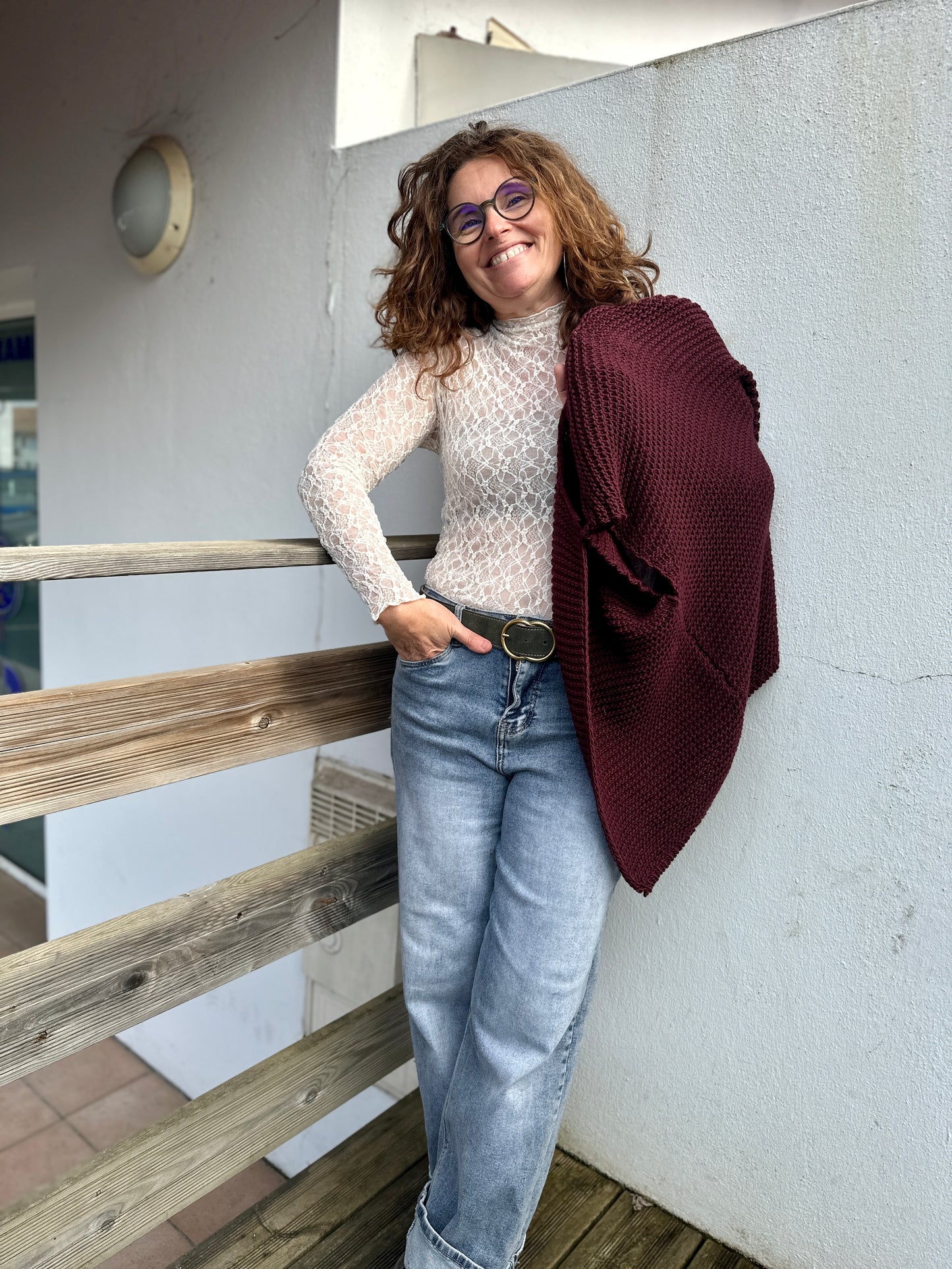 Haut en dentelle blanche à manches longues, chic et élégant pour un look raffiné - Abana Boutique 64480