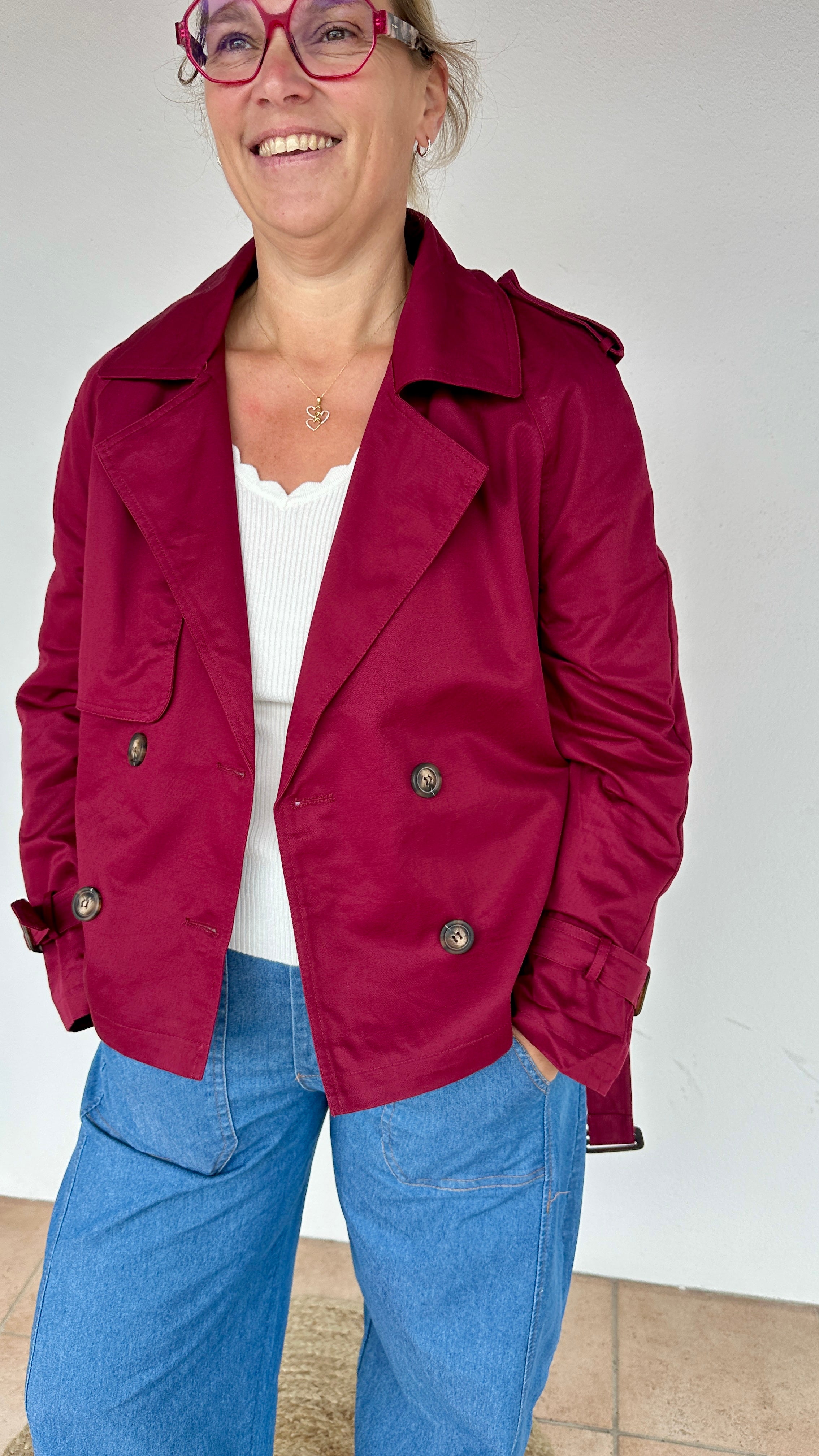 Trench court bordeaux femme, coupe droite, double boutonnage – Boutique Abana Ustaritz