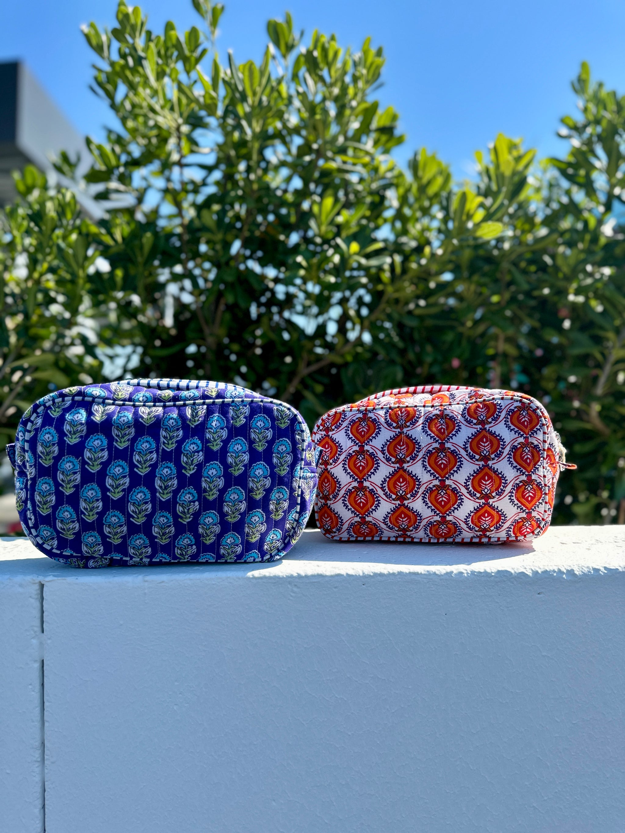 pochette trousse matelasse imprime boheme orange et bleue isla bonita bordeaux