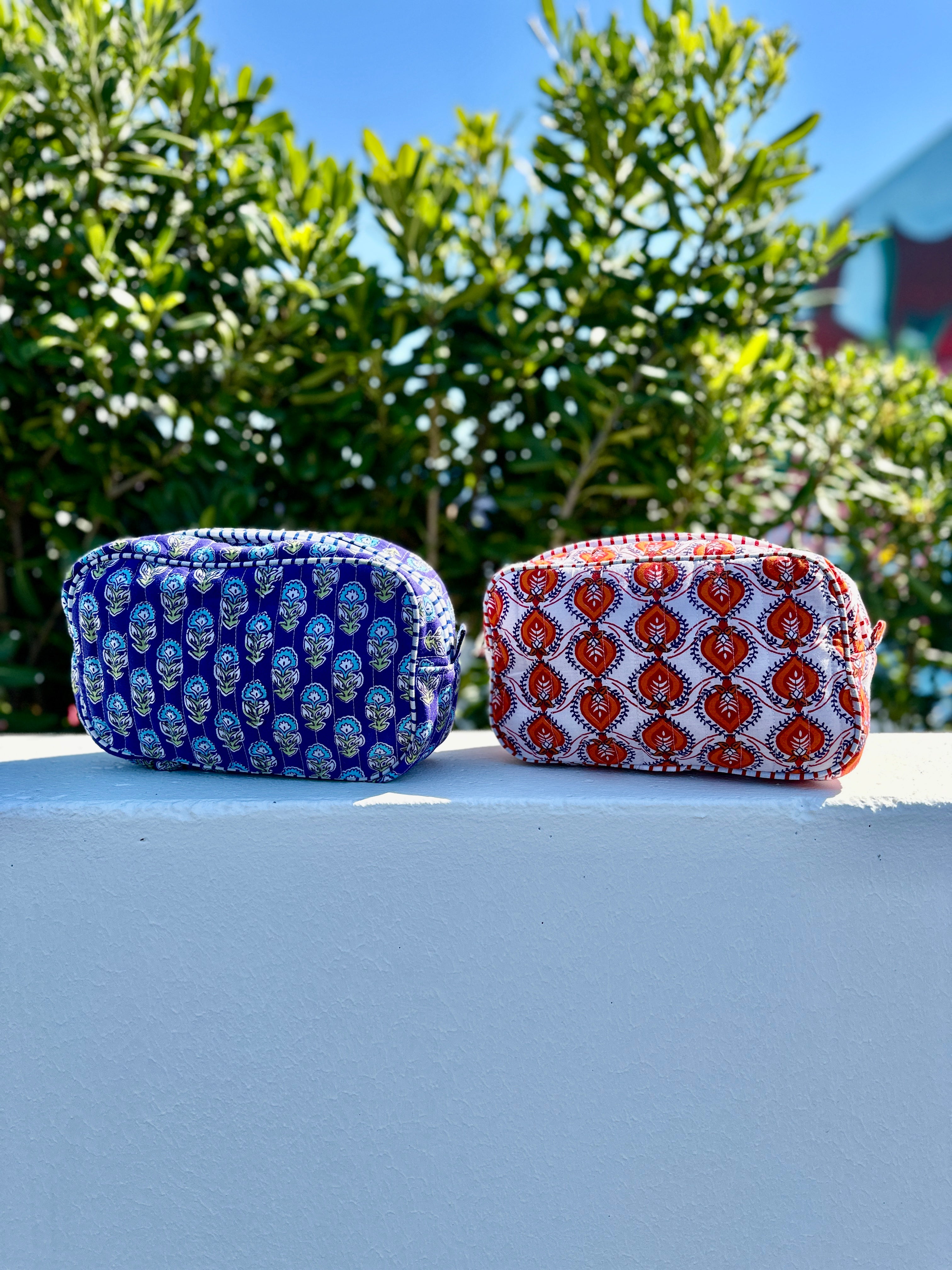 pochette trousse duo matelasse a motif orange et bleue isla bonita amiens